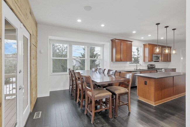 Building Photo - 7090 Dean Farm Rd