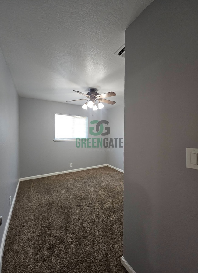 Building Photo - Rent Reduced! 3 Bedroom, 1 Bathroom Home W...