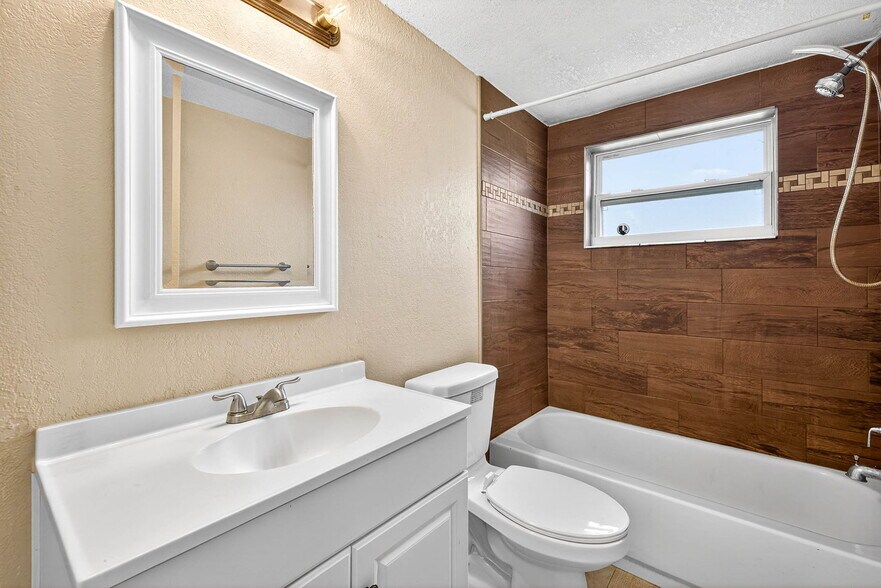 Building Photo - 2146 Ranchita Trail