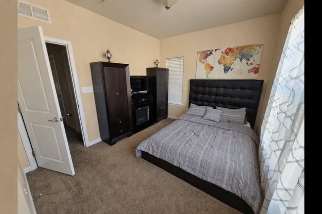 Building Photo - 4511 Foster Ave