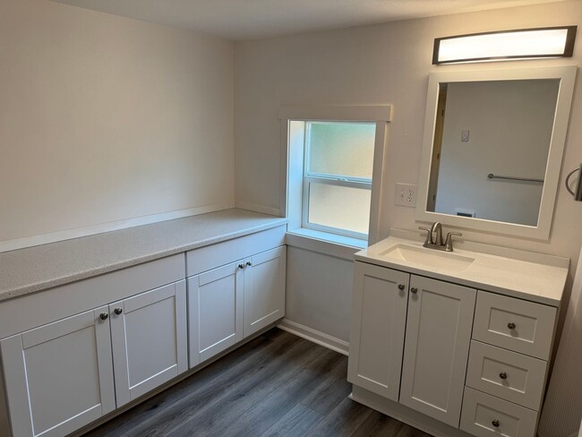 Building Photo - Updated 3 bedroom 2 bathroom duplex in his...