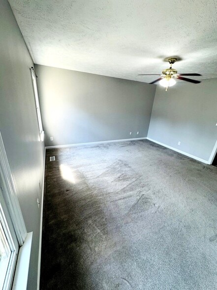 Building Photo - 5551 Robmont Dr