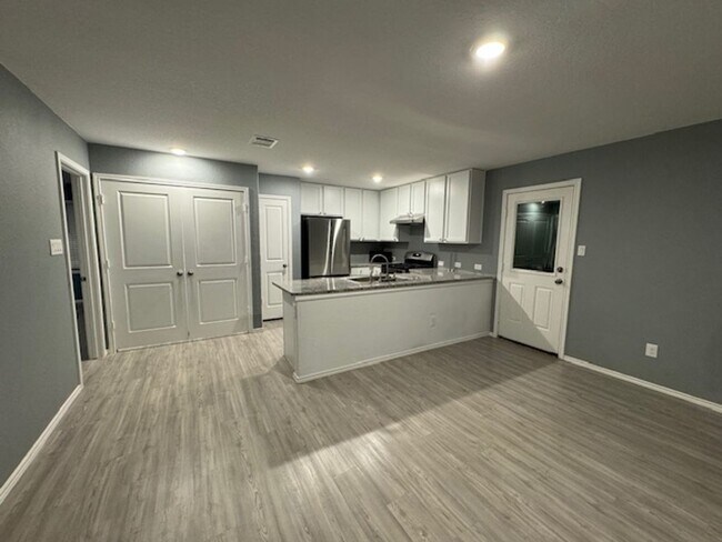 Building Photo - 7010 Solar Rdg