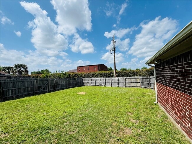 Building Photo - 1217 Buckeye Dr
