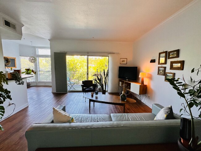 Building Photo - 6000 Shepherd Mountain Cove