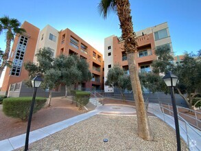 Building Photo - Stunning 1-Bedroom, 1-Bathroom Condo in Gu...