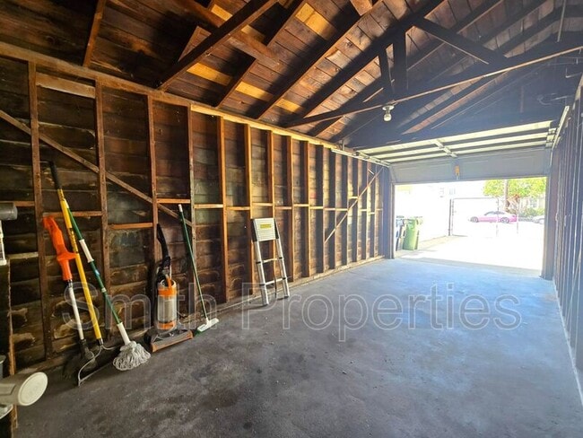 Building Photo - 4550 166th St