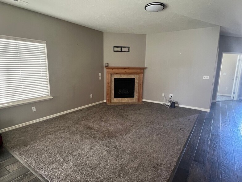 Building Photo - 761 Oak Green Dr