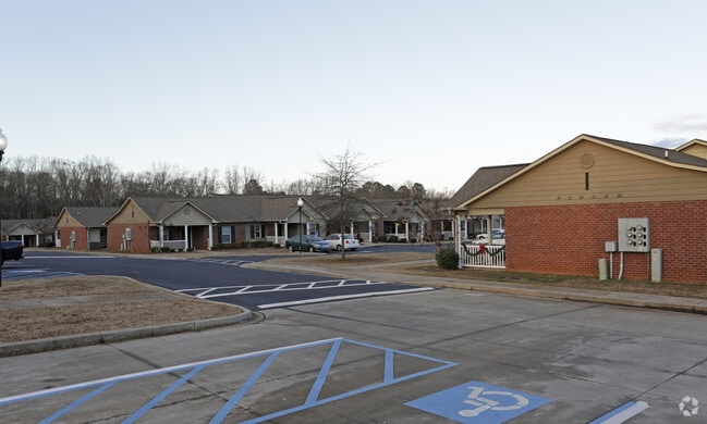 Building Photo - Kingston Pointe