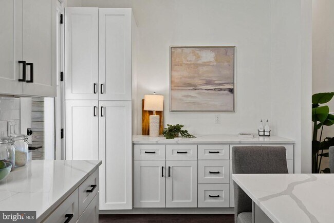 Building Photo - 2235 Hope St