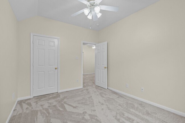 Building Photo - 142 W Burberry Cir