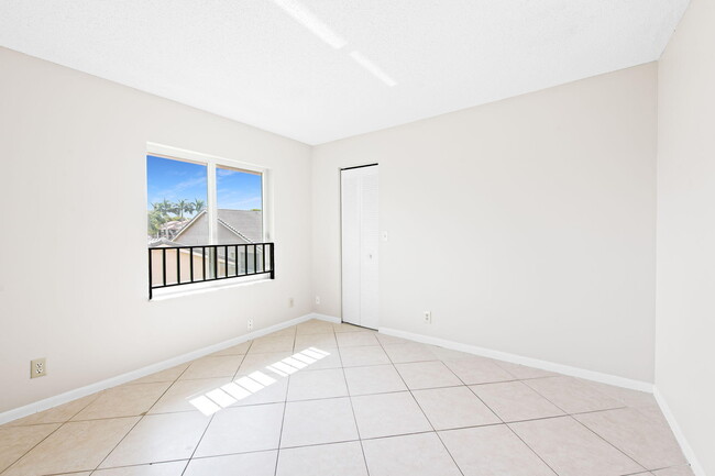 Building Photo - 2981 NW 92nd Ave