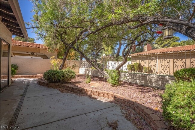 Building Photo - 2204 Plaza Del Robles