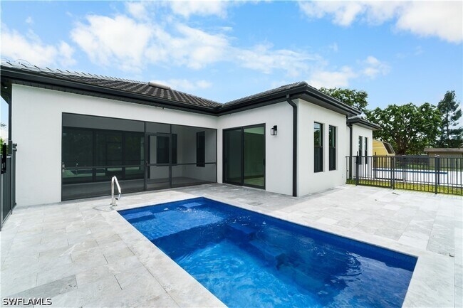 Building Photo - 837 91st Ave N