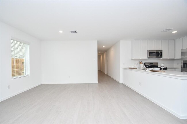 Building Photo - 21435 Montecagnano Ave