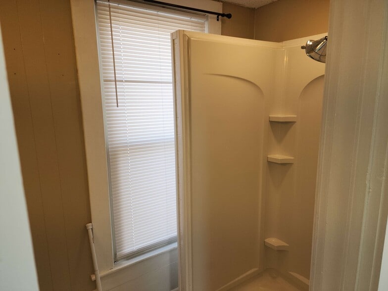 Bathroom 1 - 102 Vermillion St