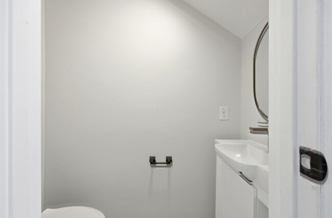 Building Photo - 1331 Cedar St