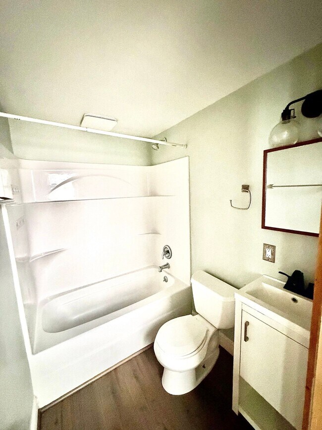 Building Photo - 205 E King St