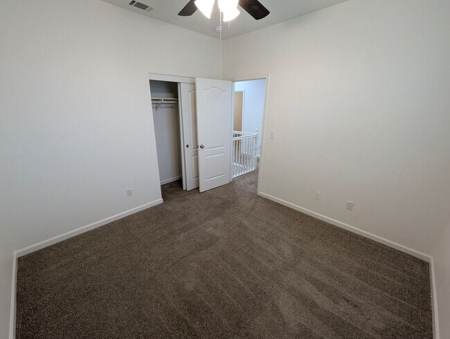 Building Photo - Well-Appointed Fairfield 4/2.5 Home with Excellent Location + Price