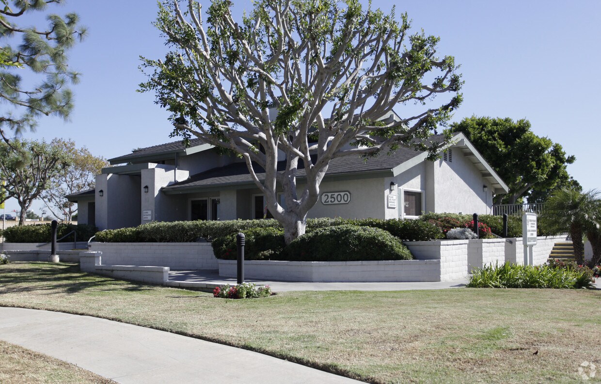 Harbor Village Apartments Costa Mesa