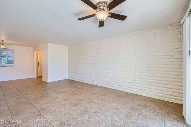 Building Photo - Luxury and Resort like Living at Scottsdale Park Place!!!  Tile throughout, light, bright and Pri...