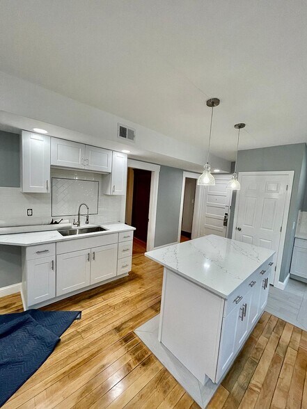 Building Photo - 47 Freeland St