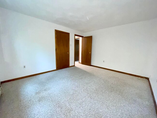 Building Photo - 30 Emerald Dr