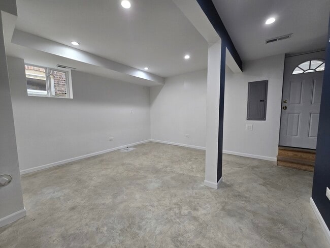 Building Photo - 4231 N Marmora Ave