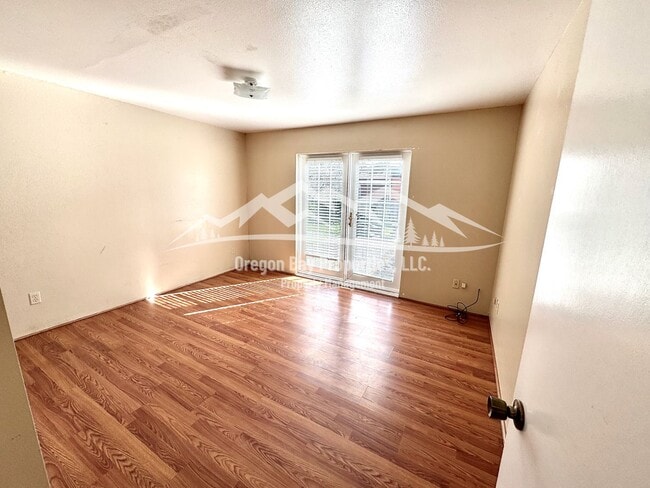Building Photo - Dog Friendly Bandon Home: 3 bdrm / 1 ba