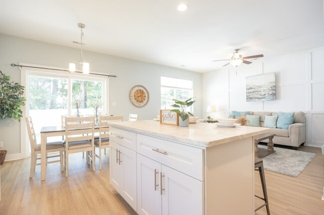 Building Photo - 1608 Carma Ct