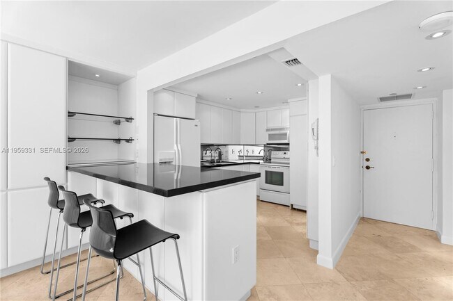 Building Photo - 1901 Brickell Ave