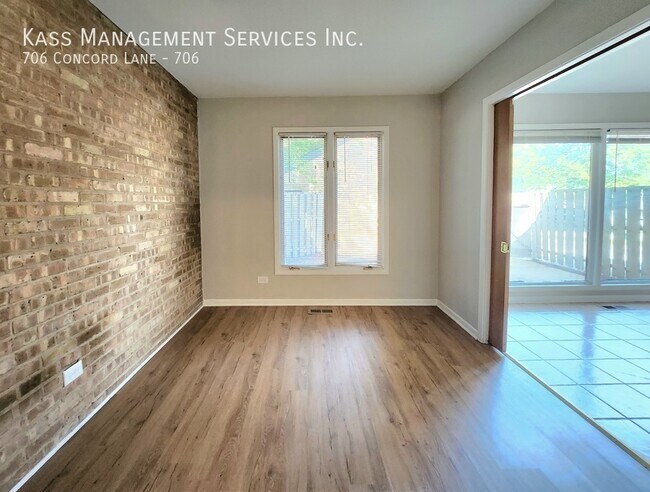 Building Photo - 706 Concord Ln