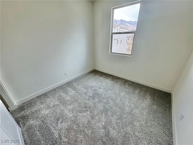 Building Photo - 1548 Little Penguin St