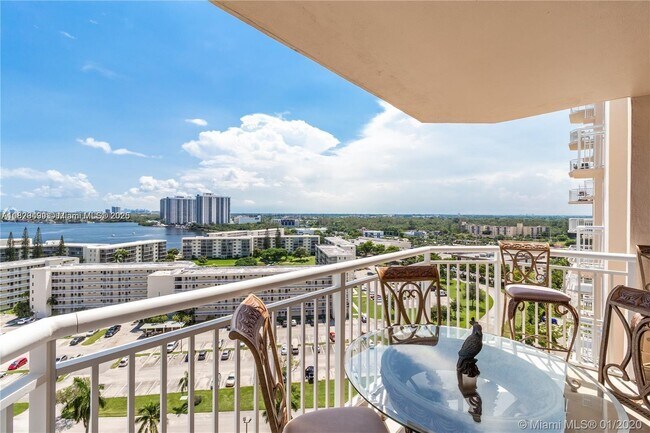 Building Photo - 18021 Biscayne Blvd