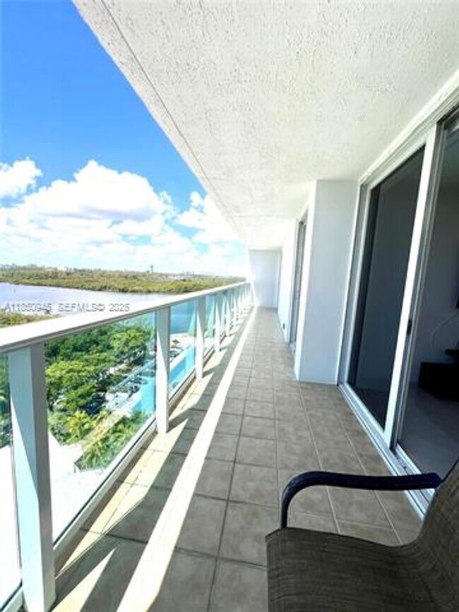 Building Photo - 100 Bayview Dr