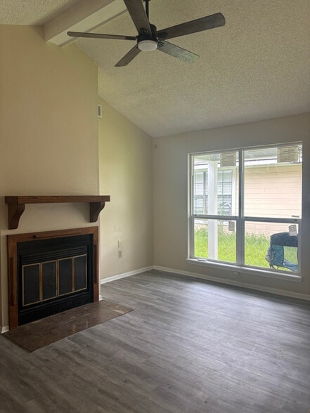 Building Photo - 5213 Berryville Ct