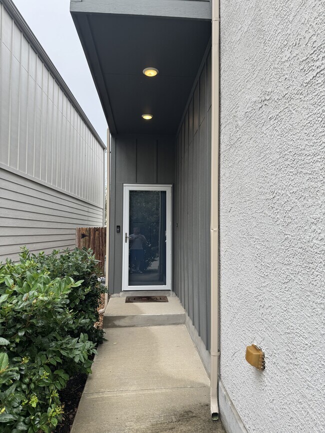 Building Photo - 14815 Maverick Ave