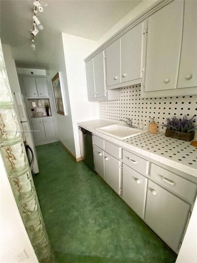 Building Photo - 100 Lincoln Rd