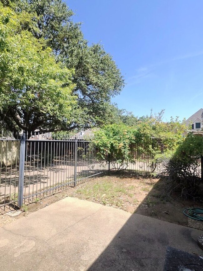 Building Photo - 2317 Garden Park Ct