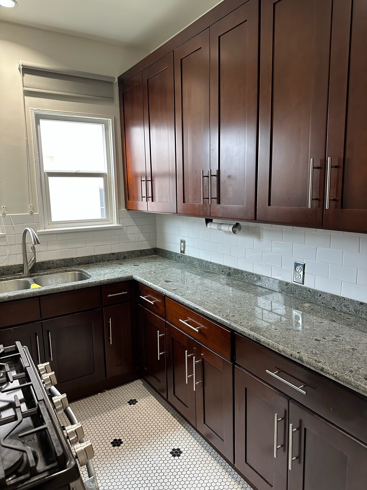 Building Photo - 1057 Masselin Ave
