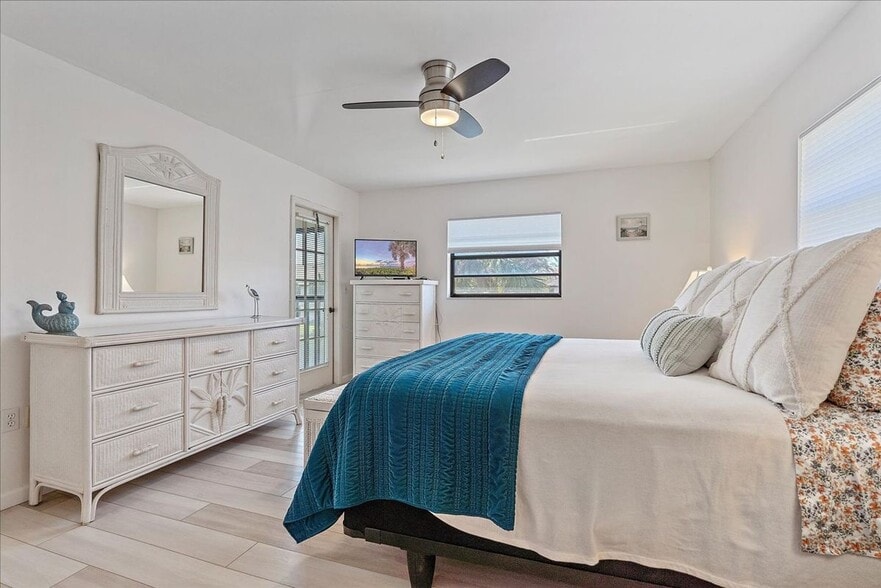 Building Photo - 320 Mission Trail N