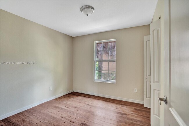 Building Photo - 727 22nd St