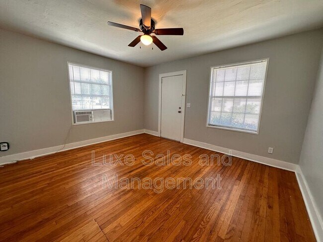 Building Photo - 503 N Baumann Ave