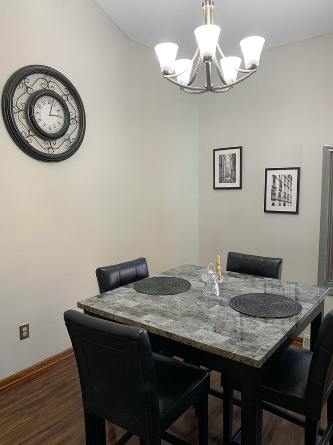 Building Photo - 107 Hollyridge Ln