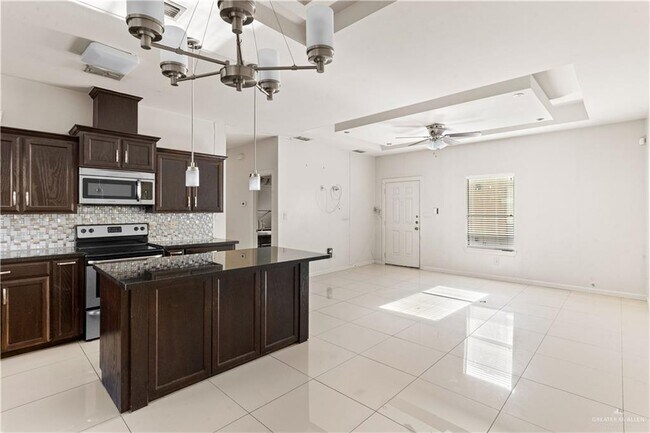 Building Photo - 1707 W Smith Dr