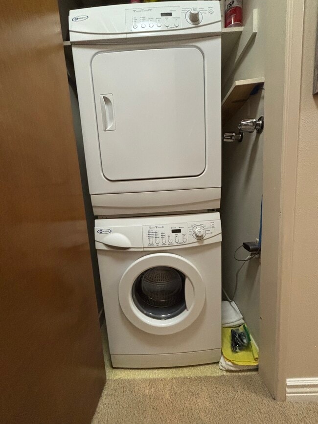 Building Photo - 221 N Bay Ln