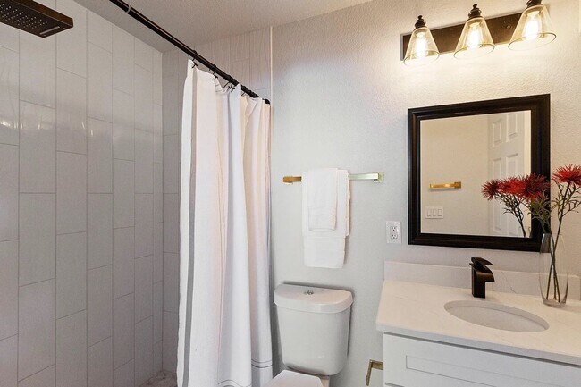 Building Photo - WELCOME TO YOUR NEW BRIGHT CHEERFUL UPDATED HOME