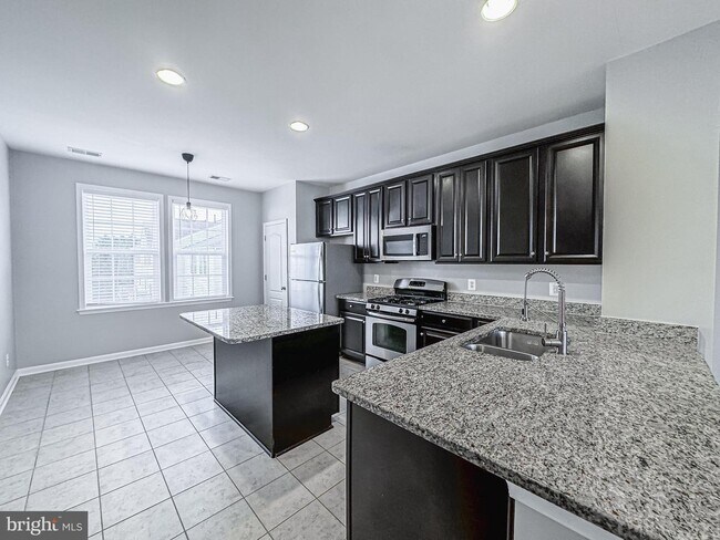 Building Photo - 42212 Water Iris Terrace