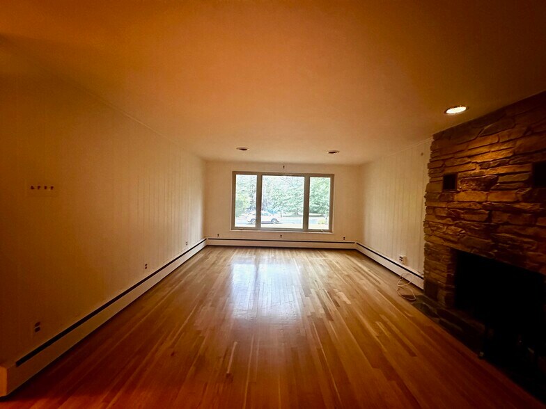 Building Photo - 1 High Acres Dr