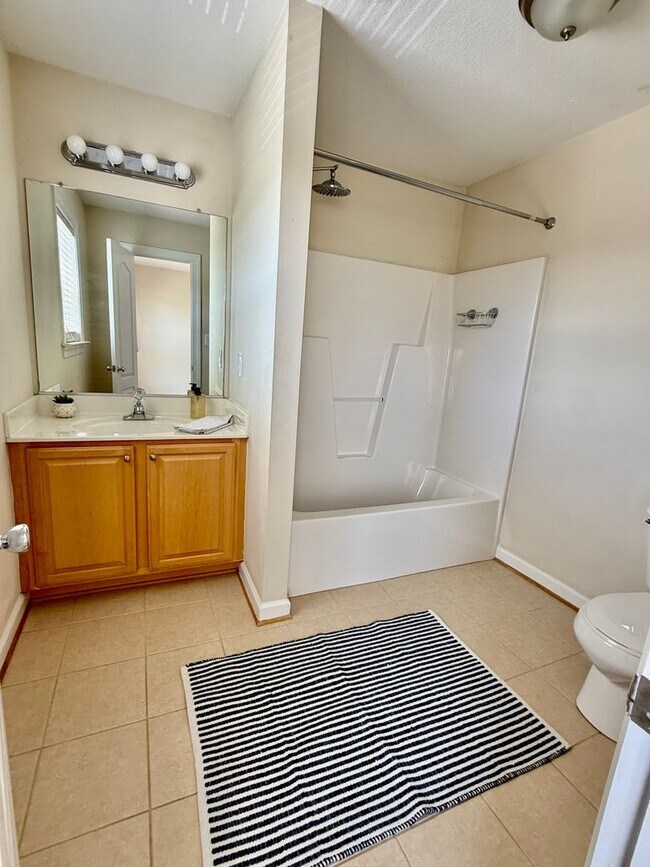 Building Photo - 3BD/3.5 Condo with Garage & Backyard in Shadowlawn! Blocks to the Beach! AVAILABLE NOW!